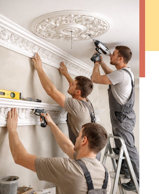 Монтаж лепнины на потолок в Новороссийске от 3267 руб. быстро и недорого | ОТДЕЛОЧНИК-Нвр